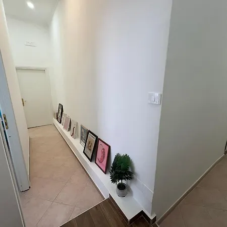 Oda ve Kahvaltı Tonic Napoli